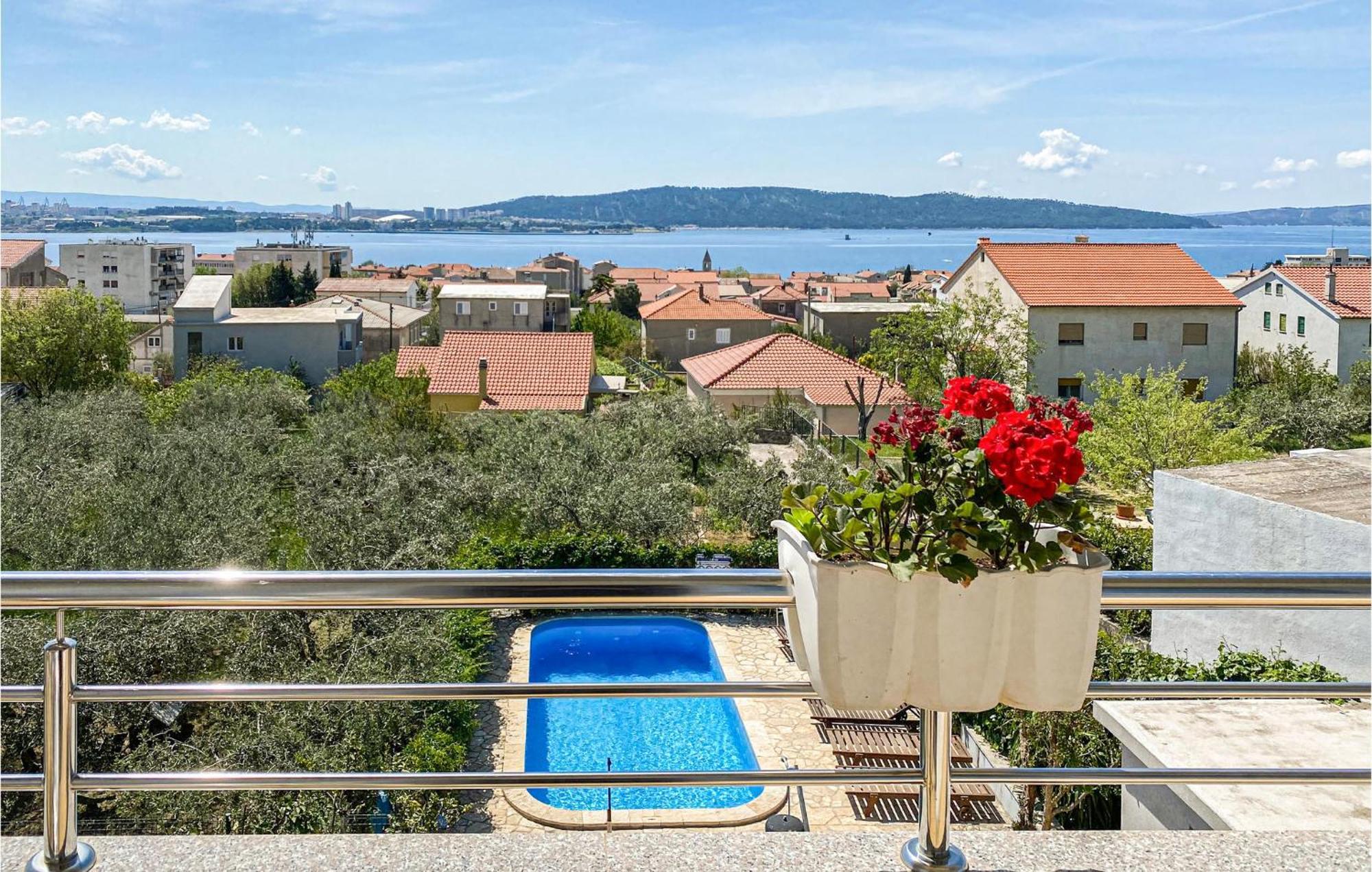 1 Bedroom Nice Apartment In Kastel Sucurac Kastela Exterior photo