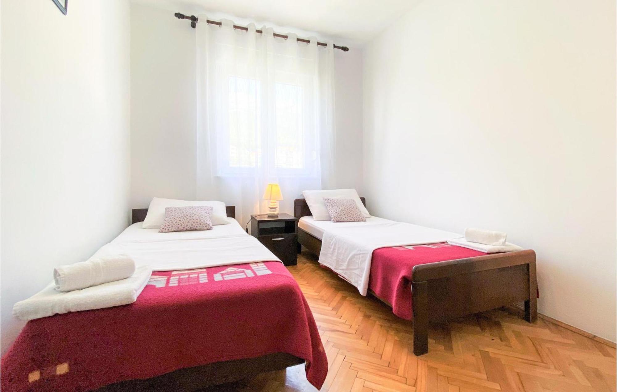 1 Bedroom Nice Apartment In Kastel Sucurac Kastela Exterior photo